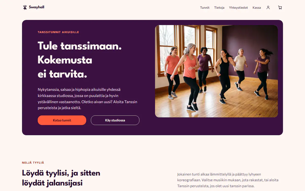 Tanssistudion verkkosivupohja, tietokoneella